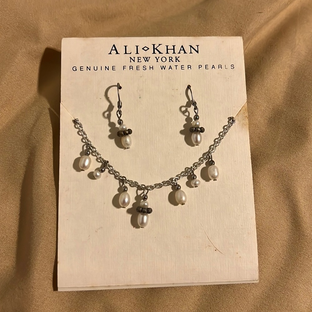 NWT Vintage Ali Khan Fresh Water Pearls Necklace and Earring Set